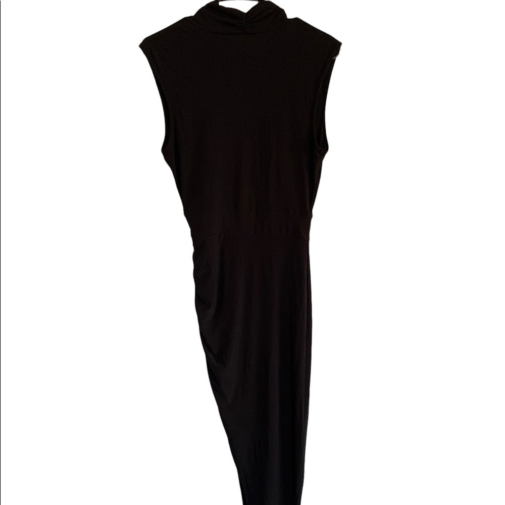 Black dress fits like size medium